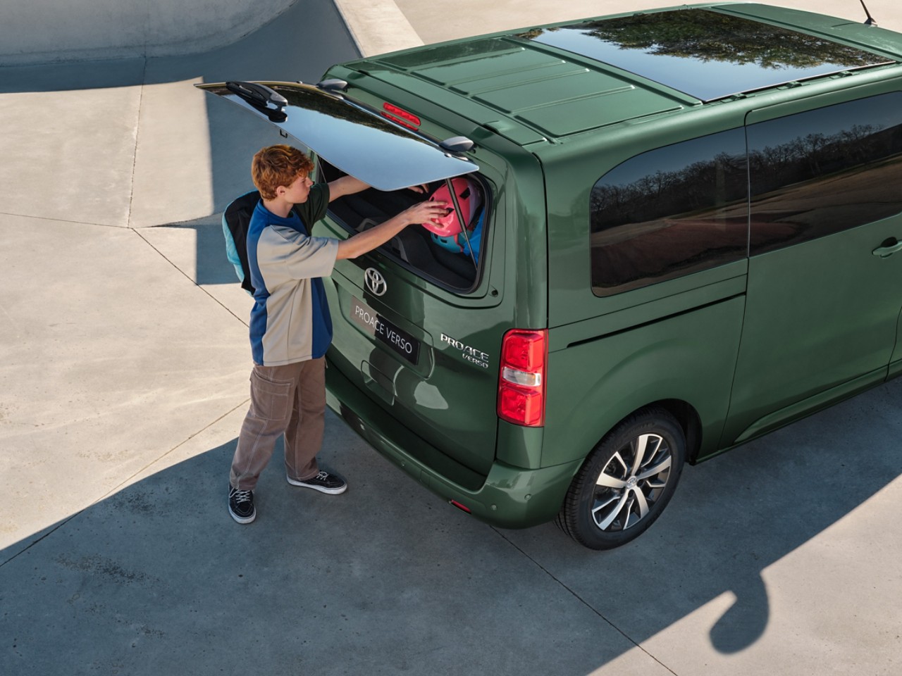 The Proace Verso’s opening tailgate window 